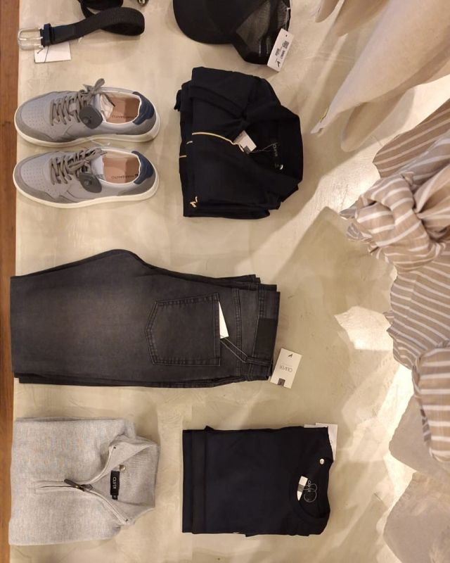 Últimas semanas de SALE 🔥- Beneficios pagando en efectivo en productos seleccionados 

No te pierdas las mejores ofertas de la temporada en nuestro local y tienda online.

Nuestro local: España 785 📍
Nuestro Horario: Lunes a Viernes de 9:30h a 19h. Sábados de 9:30 a 13:30h ⏱️

👉🏻 Shop Online www.oliver1973.com 🛒
👉🏻 Envíos a todo el país 📦
.
.
.
.
.
#ropadehombres #menstyle #indumentariahombre #modahombre #indumentariamasculina #sweaterhombre #camisahombre #oliver #pantalonhombre #jeans