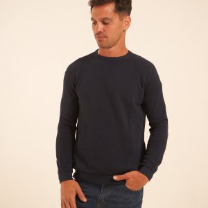 Sweater negro cuello redondo