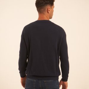 Sweater negro cuello redondo